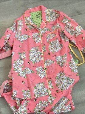 Nick & Nora Pajama Set - Bee Mine - NWOT
Size Large Gorgeous- see note